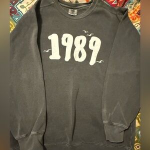 Unofficial Taylor swift 1989 sweatshirt !